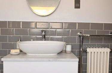 Marlow Family Retreat, Short Stroll into Town - Photo 22