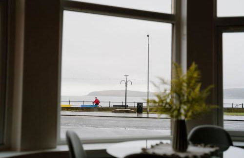 Sea View, 2 Bed Apartment, Central Largs - Foto 3