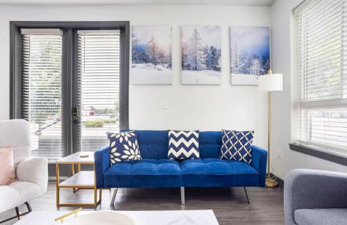 Bright & Cozy 2BR Retreat w Parking Broad Ripple - Foto 3