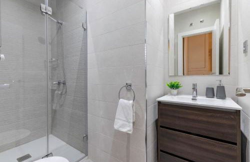 Recién reformado junto a metro San Mamés - Foto 18