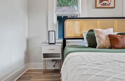 Mid-Century Modern Retreat by Coffee, Food + Shops - Foto 39