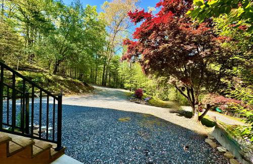 MOONLIGHT MOUNTAIN MANOR - Cedar Hot Tub, Views & Games - Foto 39