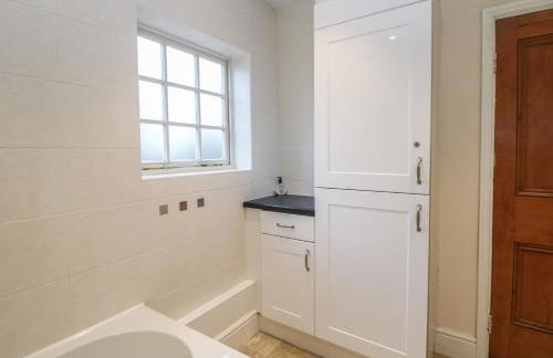 South Lodge - Longford Hall Farm Holiday Cottages - Photo 16