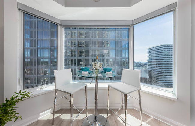 QuickStay Yorkville Condo - Yonge & Bloor - Photo 10