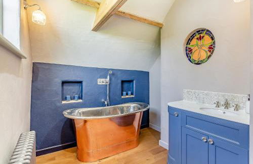 Queens Barn - Photo 19