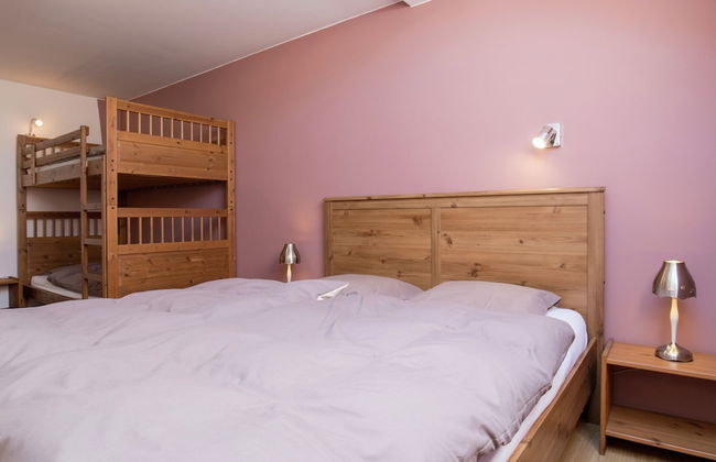 Cushy Holiday Home With Fenced Garden - Photo 5