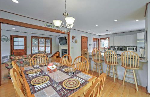 Walk to Beach! Hyannis Family Haven with Deck - Foto 7