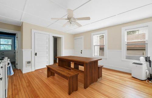 Salem 3 Bedroom with Gameroom, Balcony, Parking, and more - Foto 19