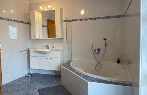 Ferienwohnung Bergblick für bis 13 oder 14 Personen mit 5 Schlafzimmer und 3 Bäder - Foto 30