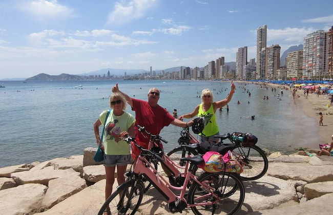 Tour guidato in bicicletta elettrica: Benidorm, La Cala, Villajoyosa - Foto 1