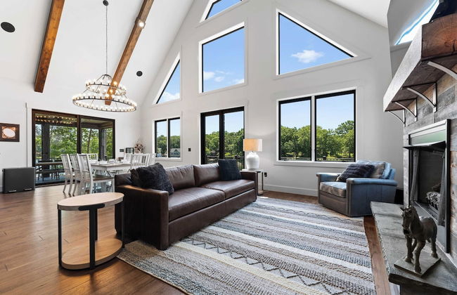 Blue Heron & Gray Fox by Avantstay 2 Lakefront Homes, Sleeps 44 Pool, Dock, Theater - Foto 8