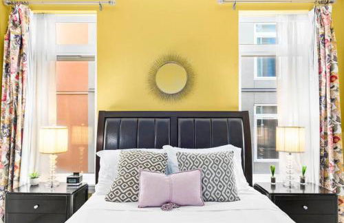 Corner Unit in the middle of it all - 99 Walkscore - Foto 13