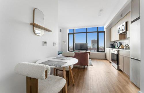 Sleek and Stylish Studio, Luxe Perks in Prime Spot - Photo 4