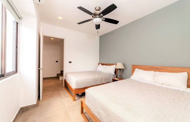 Comfortable, Spacious Penthouse- 2 Bedrooms- 7 People - Photo 4