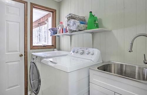 Large Greeley House with 2 Game Rooms and Yard! - Foto 34