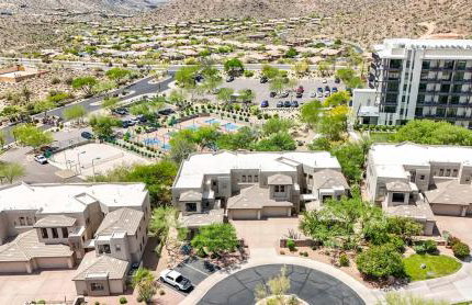 Spacious 3BR Villa w Mountain Views, 2 Patios & Private Garage Near Scottsdale - Foto 2