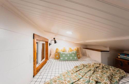 Rustic Cabin Retreat - Cozy Stove & Fresh Eggs - Foto 21