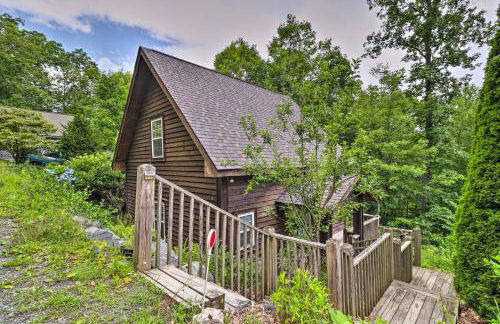 Cozy Boone Cabin with Deck Close to Downtown! - Foto 3