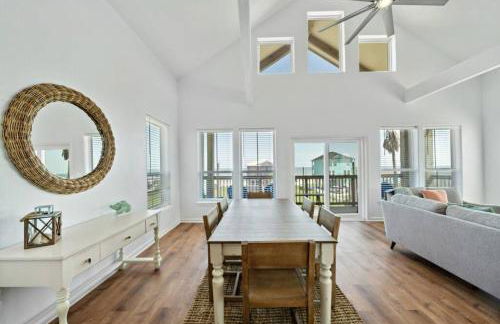 Beach House Located Steps from the Beach - Photo 8