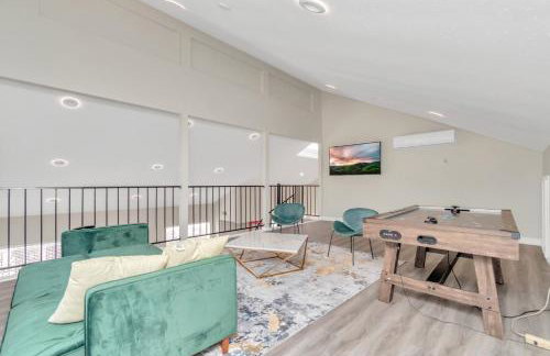 AccessibleGem 3BR Jacuzzi & Air Hockey Sleeps 13 Chinatown - Foto 69