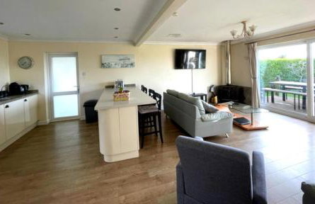 Coastal retreat with stunning sea views - Photo 28