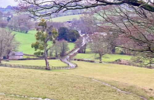 16th Century Farm House,6 Beds,5 BATHROOMS,SLEEPS 15,BBQ,HOT TUB,CINEMA ROOM WITH SURROUND SOUND,With Cymru Holidays - Foto 59