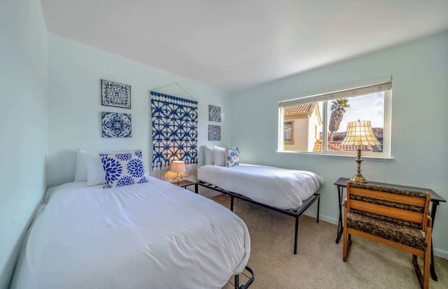 Succulents & Seashells Coastal Paradise by Beach - Foto 4