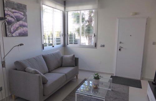 A modern villa with a large solari - Photo 4