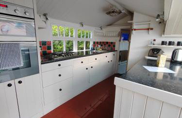 Unique coastal detached property - Foto 6