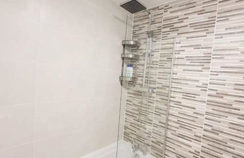 Walnut Flats-F2, 3-Bedroom with Garden & Patio - AC, Parking, Netflix, WIFI - Close to Oxford, Bicester & Blenheim Palace - Foto 14