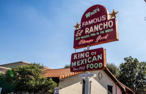 Walk to Zilker Barton Springs 5BR 3BA Villa Sleeps 14 - Foto 31