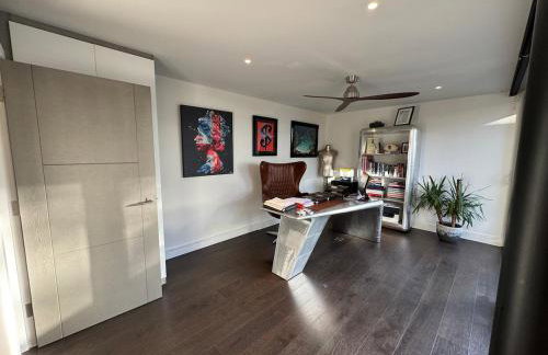 Luxury Villa - Hot Tub - Exclusive Offers - Amar Luxury Stays - Photo 16