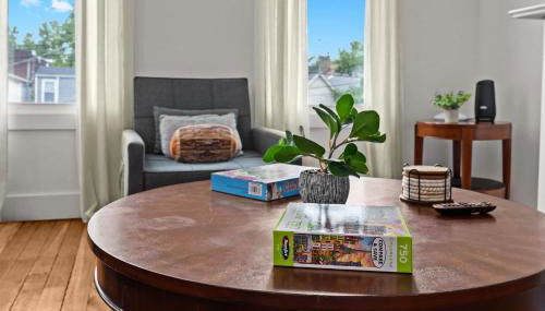 Charming 2nd-Floor Flat 3BR 2BA Free Parking - Foto 3