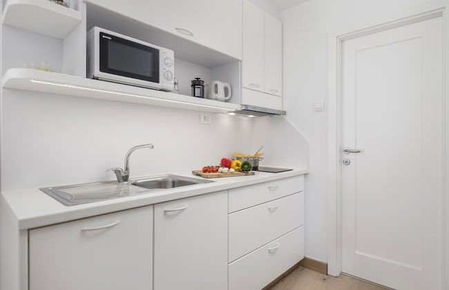 Beautiful Apartment House On The Seaside - Photo 23