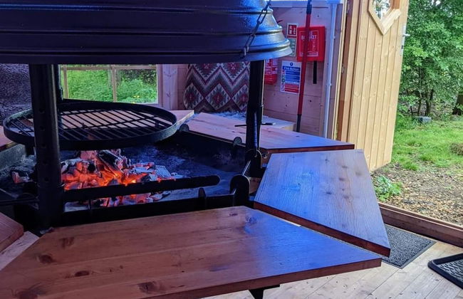 Owl Lodge With Hot Tub and Massage Treatments - Photo 26