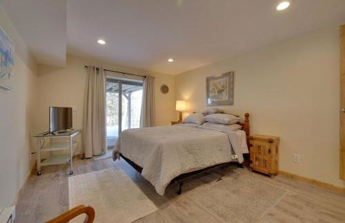 Large Deck and Resort Amenities Lake Ariel Retreat - Foto 22