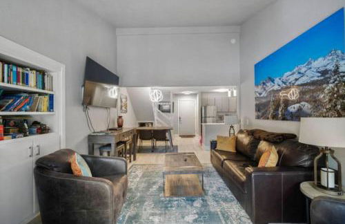 Guest Favorite Spacious Remodeled 2 Bdrm 2 Ba Mountain Views - Photo 48