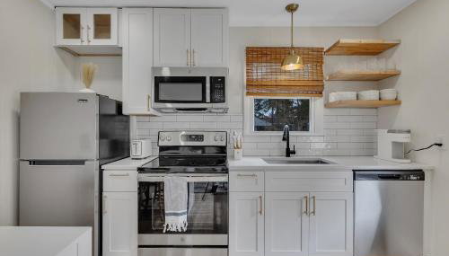 Beachy 3BD Bungalow One Block from Scenic Walkway - Foto 4