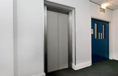 Lace Market Apartments - City Centre - 4 Beds Apartment with 2 Bathrooms and full Kitchen in George Street - close to Victoria Centre Shopping Centre - Parking for Cars & Vans from Five Pounds a Day - Sunday 1pm Check-out - Foto 42