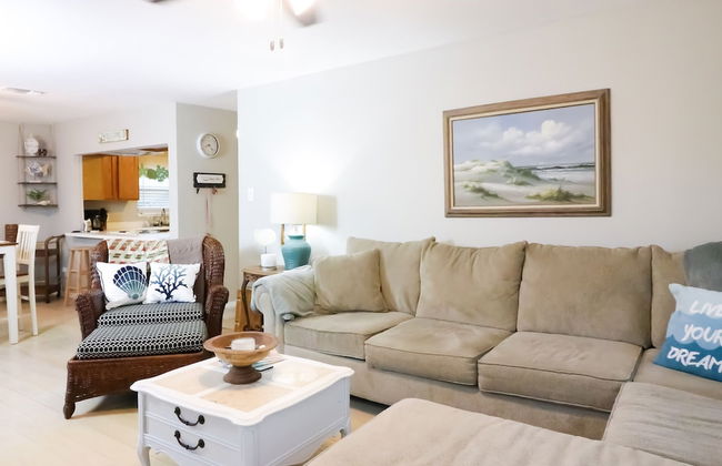 Sunny Daze Walk to Beach 2 Decks Pet Friendly Has a Mini Bar - Foto 6