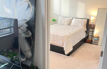 Luxury Bedroom with Private Bath & Closet Near Airport and Downtown Boston - Foto 29