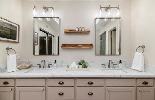 5BR Oasis with Pool, Arcade, Sauna - Photo 13