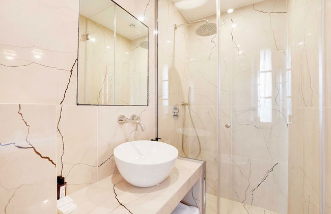 Parisian Luxury & Charm With A/C - St Germain - Photo 16