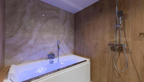 Spa & Relaxation 15 min de Lyon - Noomi Suite - Foto 1