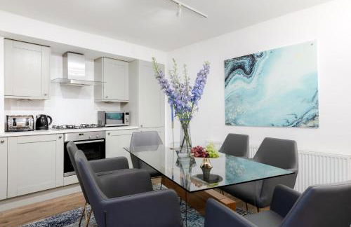 RARE FIND off Oxford St! SOHO 5bed Design House For XXL Groups - Photo 3