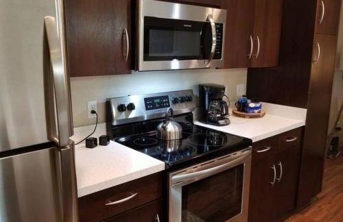 Old Fort Loft King & Queen suites nearest accomodation to Marshals Museum power your EV for free! - Foto 13