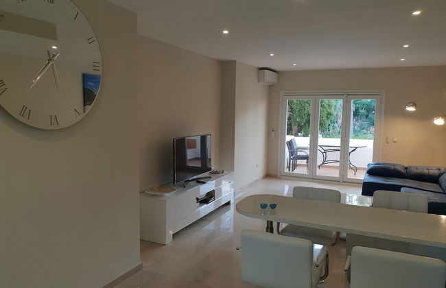 Apartmentsleeps4-pool-bbq-garden-ac - Foto 15