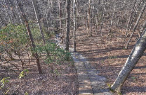 Luxury Cabin Sleeps 8 with creekside fire pit near Helen GA - Foto 48