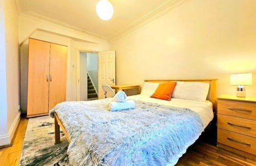 Beautiful Kensington Home with 4 beds, only 3 Minutes walk to Earls Court Station - Photo 2