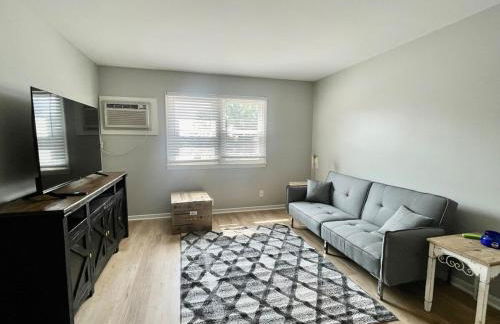 Cathedral 3-Charming Apartment walk to UNMC - Foto 1